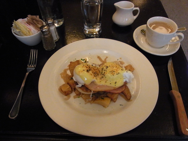 eggs benedict.JPG